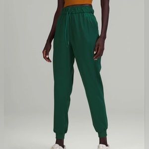 NWOT Lululemon forest green ruffled waist joggers